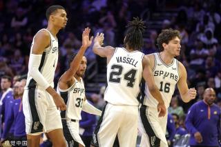 持续数年的 持续数年的