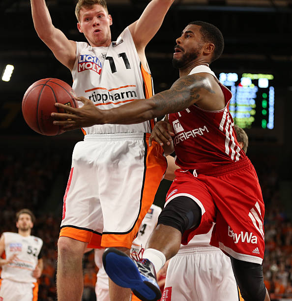 罗的钢铁中 罗的钢铁中