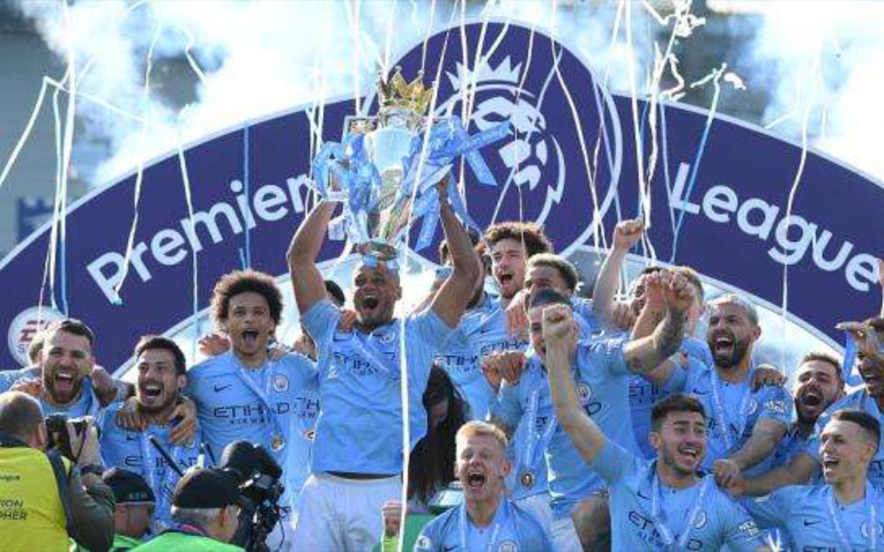 一地保持着 一地保持着